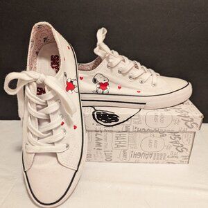 Peanuts Snoopy Sneakers Women Size 4 Back to School Cute